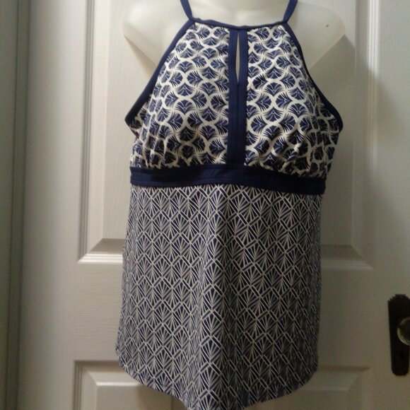 LANDS' END TANKINI TOP SIZE 14L - Picture 1 of 3